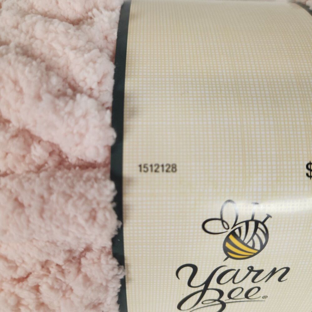 Chunky Knit Eternal Bliss Yarn Bee Soft Pink 3 Skeins Bulky Jumbo 24oz 84yds - Picture 2 of 4
